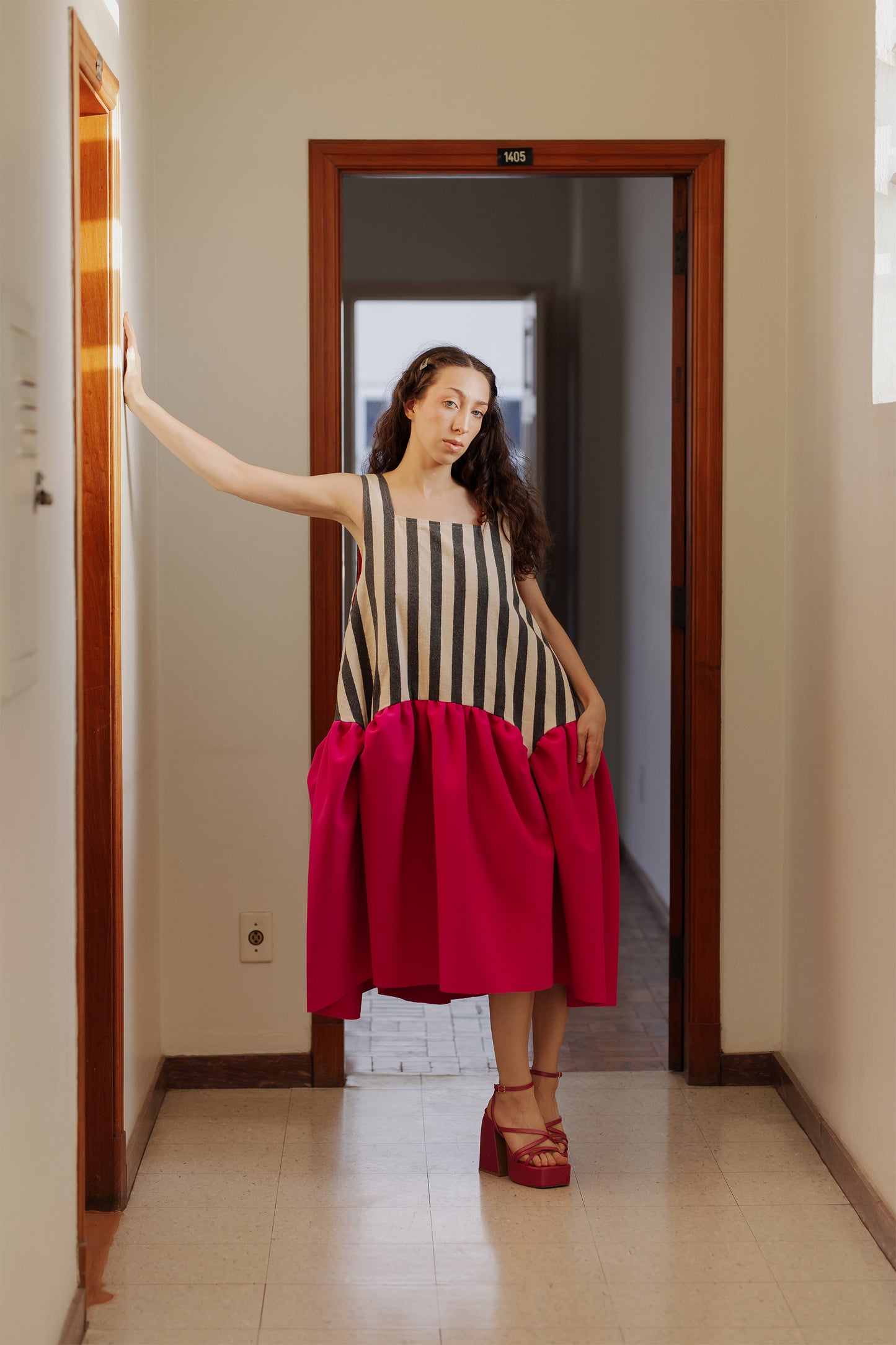 Vestido listrado saia rosa
