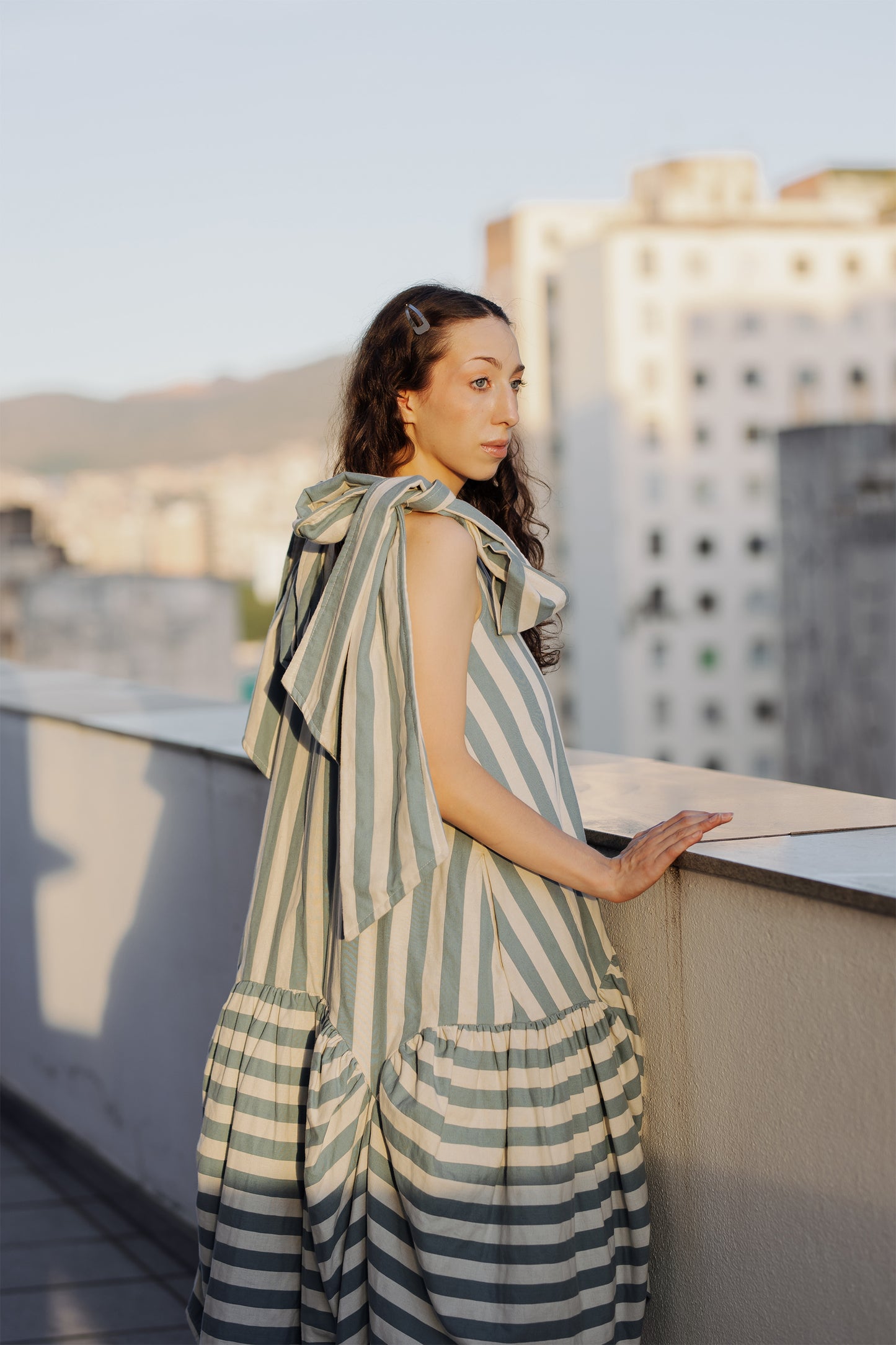 Vestido listrado laço